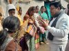 भाजपा नेता कृष्णा प्रसाद ने हजारों आदिवासी महिलाओं को भेंट की पारंपरिक साड़ियां
