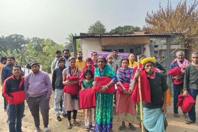 दुर्गापुर सम्मान वेलफेयर सोसाइटी गरीबों के लिए ठंड की रातों में उष्मा की किरण