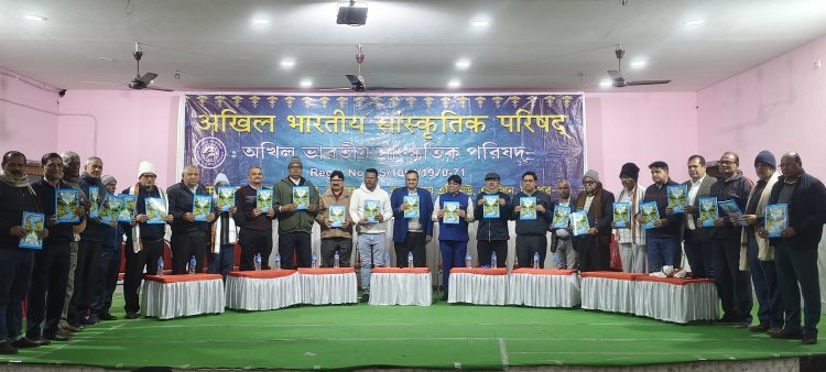 परिषद द्वारा जरूरतमंदों को बांटे कंबल वार्षिक पत्रिका का हुआ विमोचन