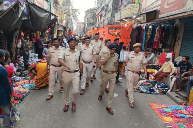 रामनवमी पर रानीगंज की सड़कों पर उतरा पुलिस बल CP डॉ प्रणव कुमार ने खुद संभाली कमान