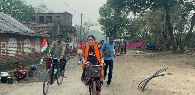 केसरिया रंग में रंगा मार्ग गूंजे परिवर्तन के नारे