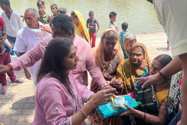 चेरो सूर्य मंदिर में गूंजा नारायण नाम