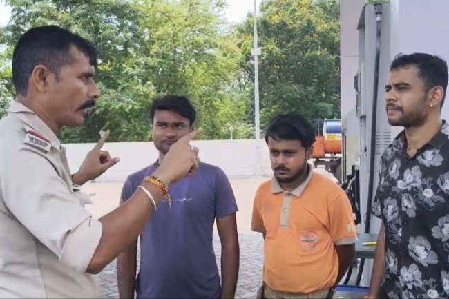 आसनसोल दुर्गापुर में पुलिस की बड़ी कार्रवाई मुचिपाड़ा ट्रैफिक गार्ड ने नियमों की अनदेखी करने वालों पर कसा शिकंजा