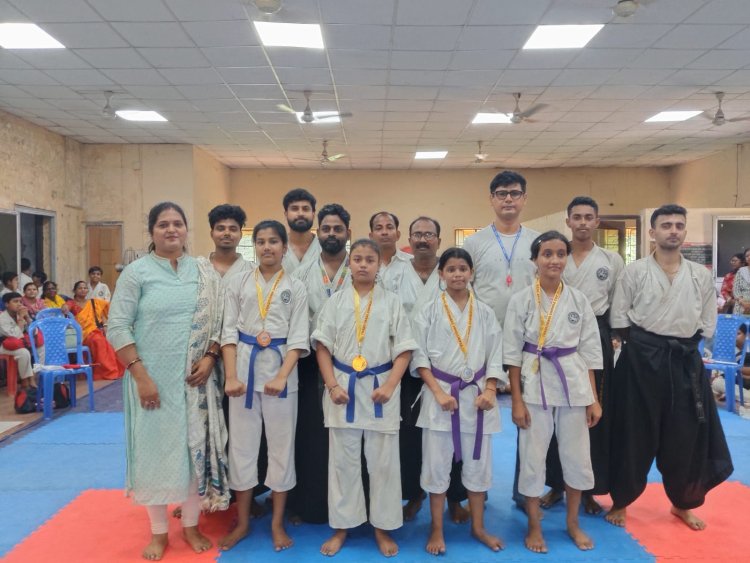दुर्गापुर में गूंजी कराटे की गूँज ट्रेडिशनल समर कप 2026 में नन्हे योद्धाओं ने दिखाया दम
