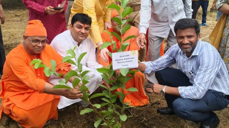 रामकृष्ण मिशन के प्रांगण में हुआ भव्य वृक्षारोपण
